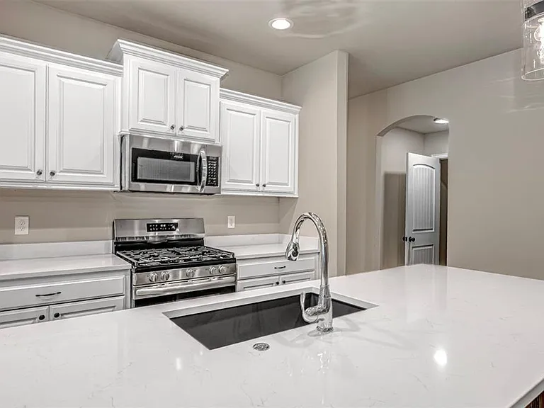 4525 Black Mesa Ln — Photo 8