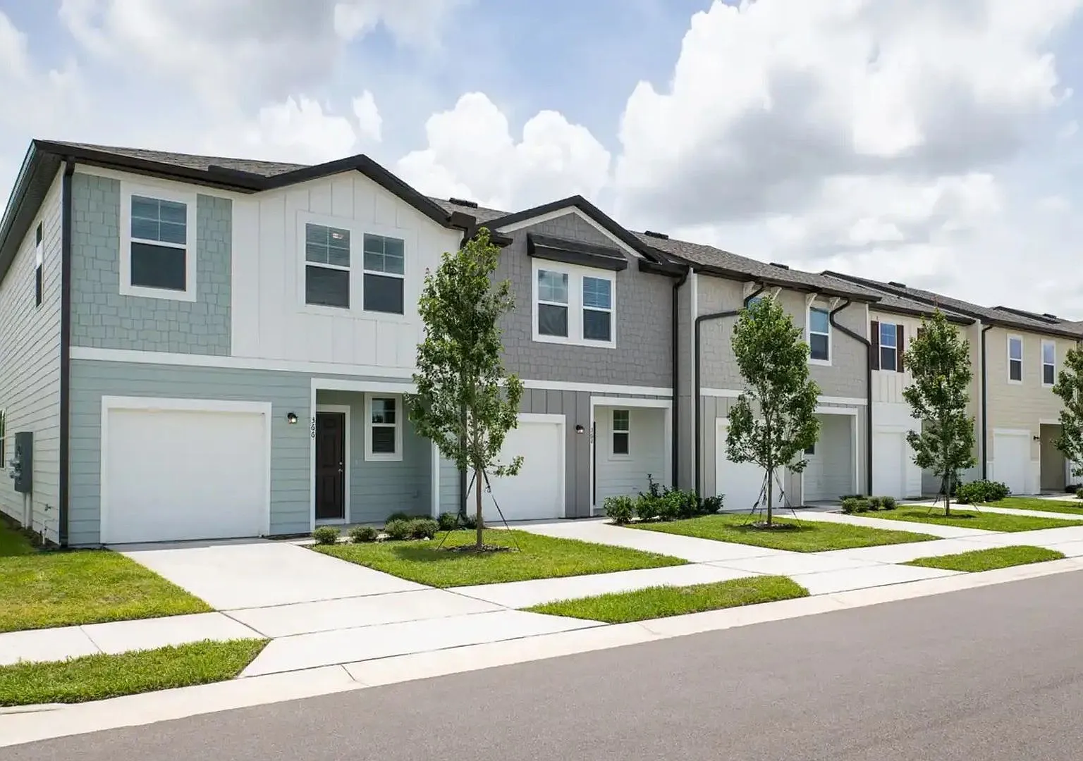 Modern 3-Bed Townhome w/ Garage in Desirable Davenport Community — Photo 1