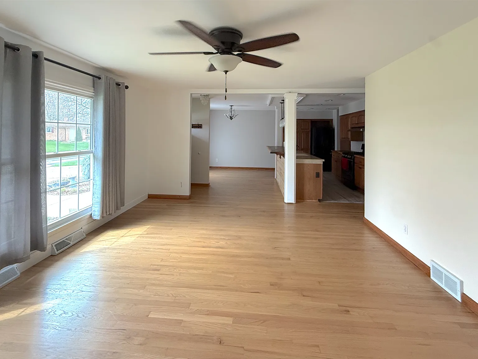 3 bed, 2.5 bath, 1420 sqft, $2,800 — Photo 4