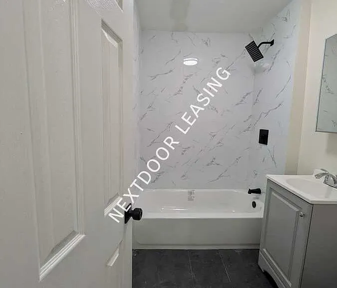 204 Duncan Ave #1M — Photo 2