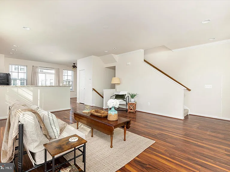 109 Splendor Garden Way — Photo 20