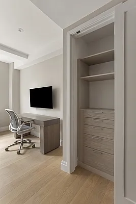 Office, photo 1