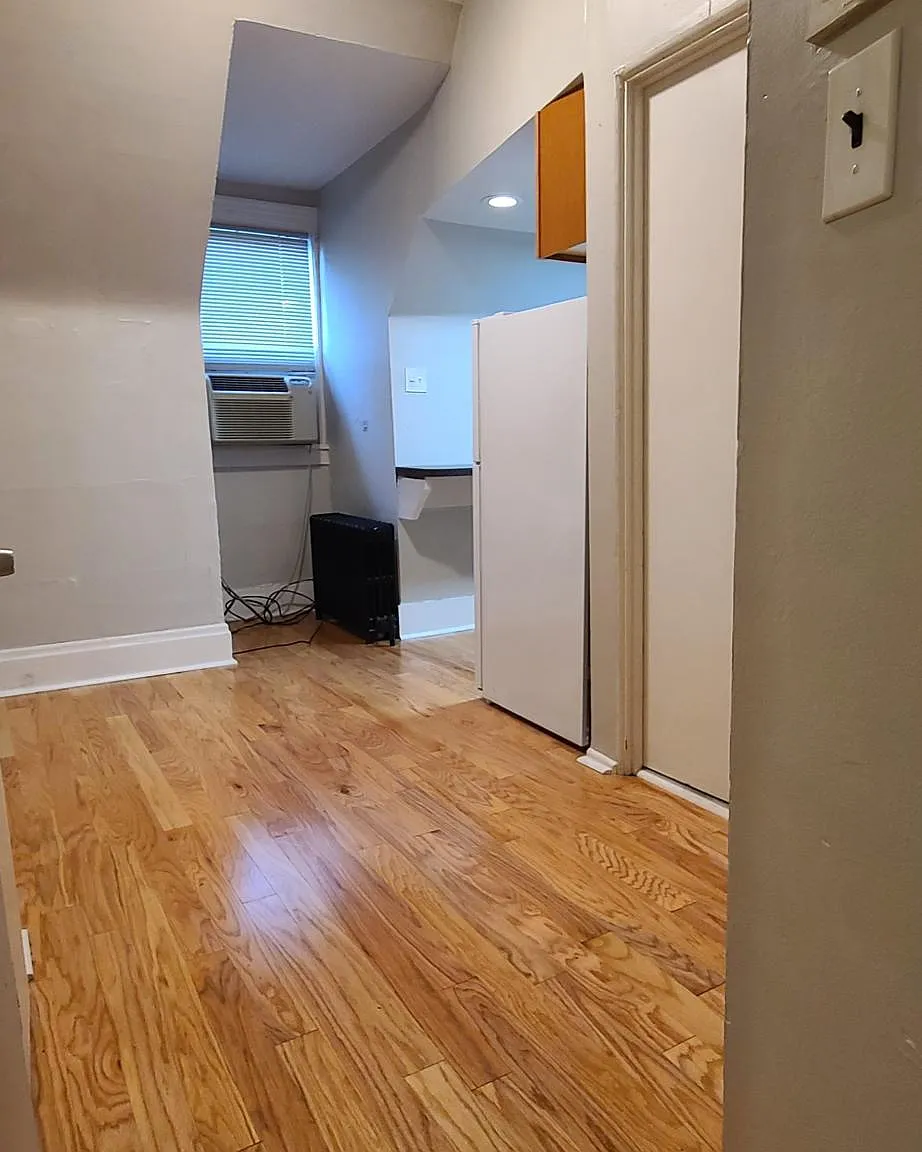Studio, $1,010 — Photo 4