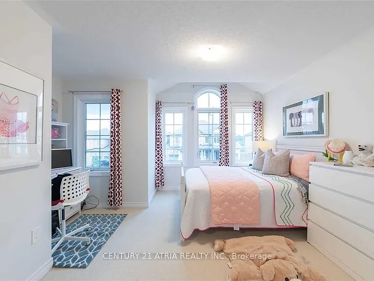 58 Mondial Cres — Photo 16
