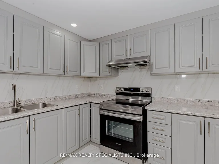 74 Clockwork Dr #B — Photo 15