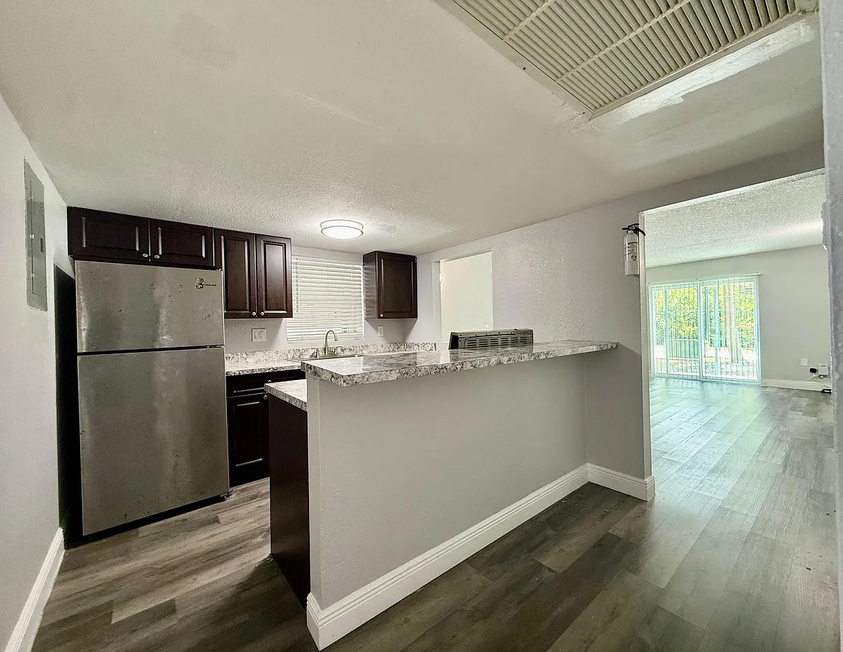 Building Photo - 726 SW 81st Ave #14A