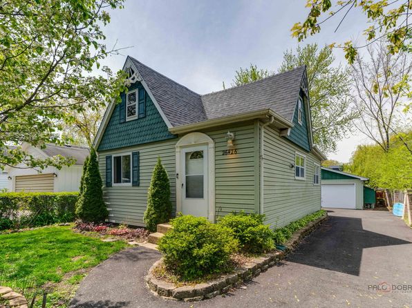 26426 N Willow Ave, Mundelein, IL 60060
