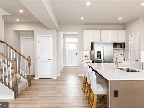 4th image of 1021 Wallace Blvd