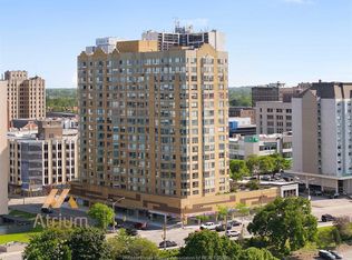 75 Riverside Dr E #702, Windsor, ON N9A 7C4