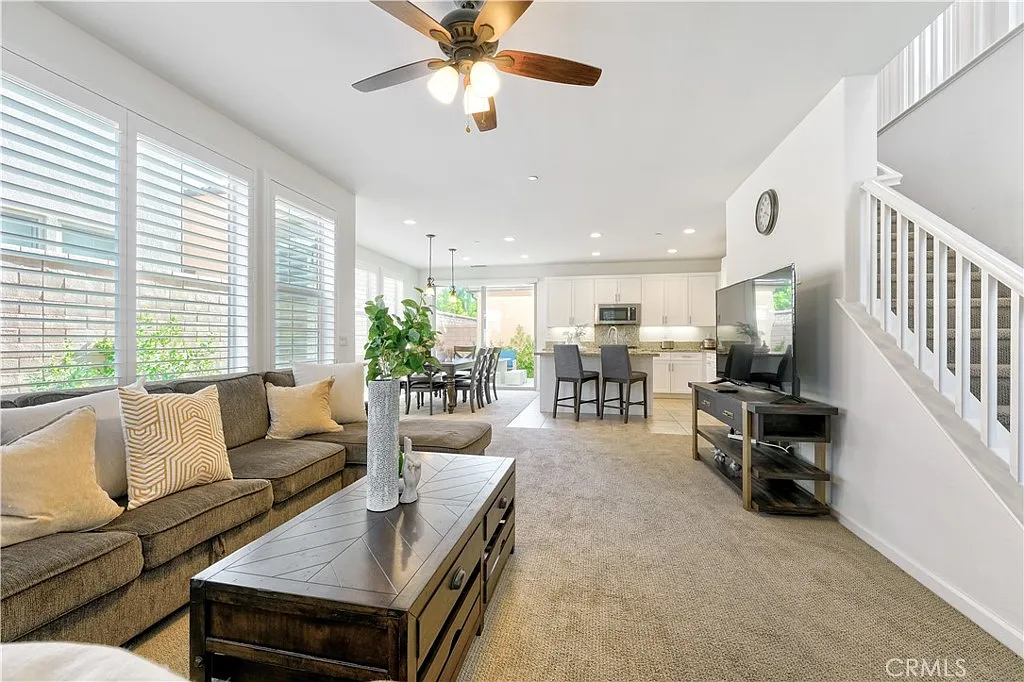 4 bed, 1972 sqft, $7,100 — Photo 2