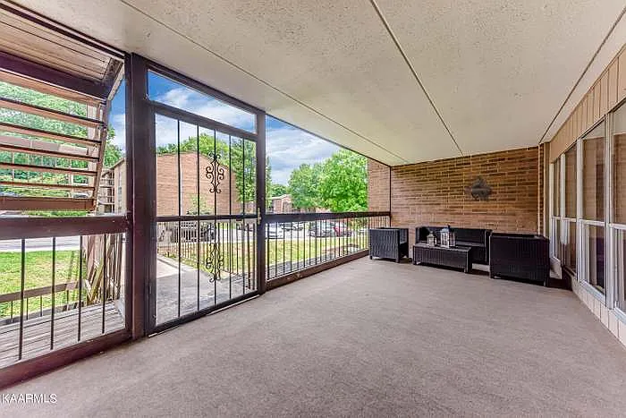 2 bed, 1295 sqft, $1,875 — Photo 2