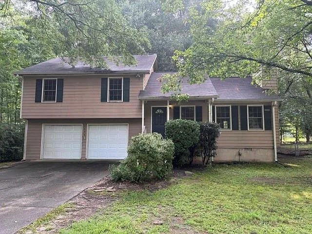 3 bed, 2.0 bath, 1344 sqft, $2,100 — Photo 1