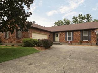 309 Chippendale Ct, Louisville, KY 40214
