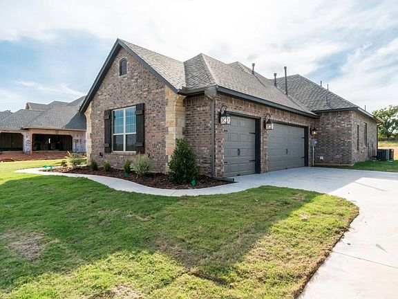 2nd image of 15217 Colonia Bella Dr