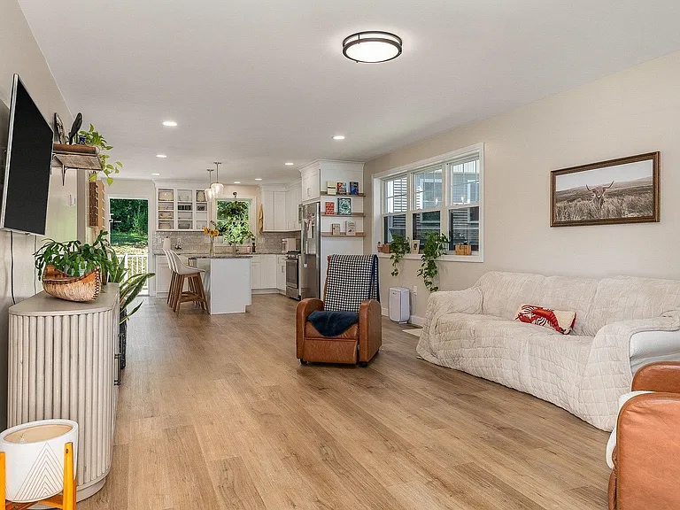 30 Copley Dr — Photo 4
