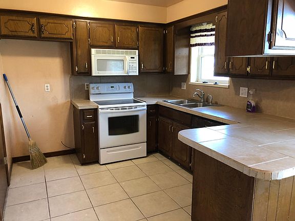 4th image of 120 S Silver Dr