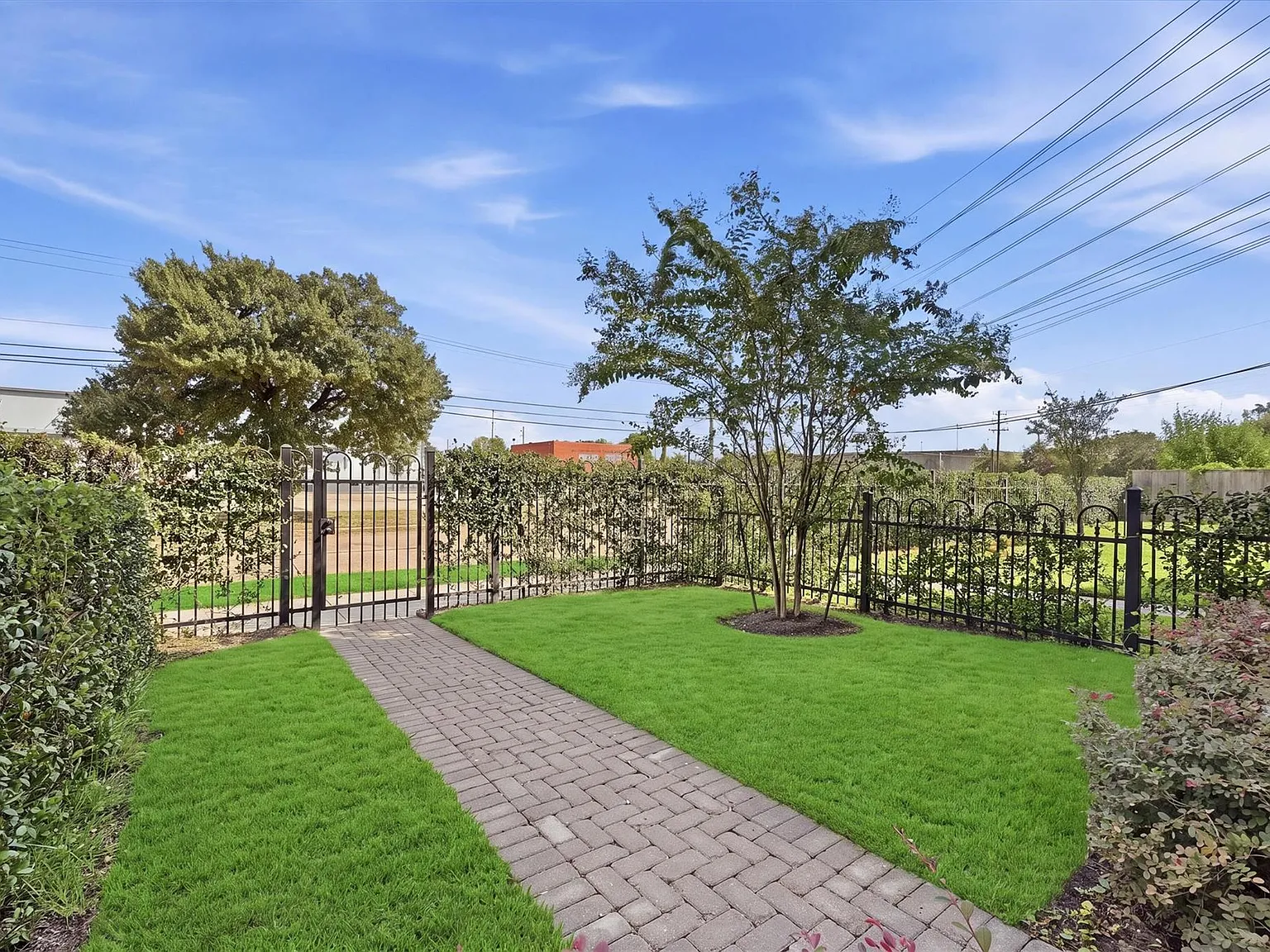 3 bed, 3.5 bath, 2088 sqft, $3,900 — Photo 4