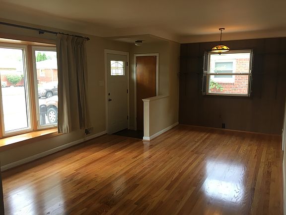 Living Room / Front Entrance