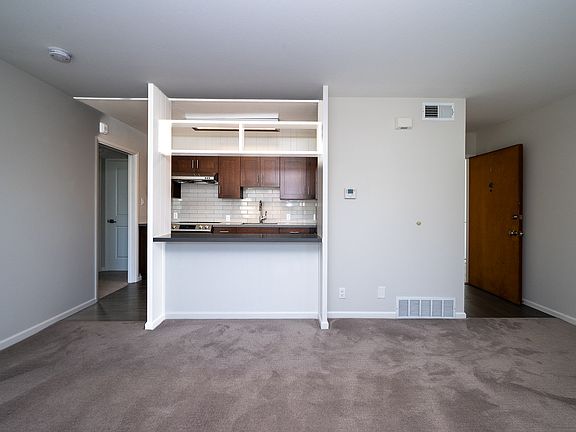 4th image of 935 Burnett Ave APT 7