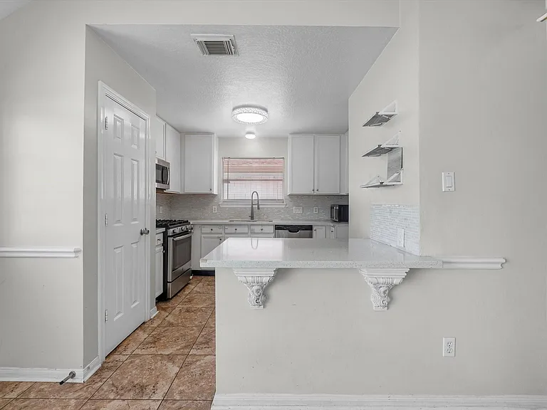 18634 S Wimbledon Dr — Photo 8