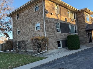 33 W Grand Ave, Lake Villa, IL 60046