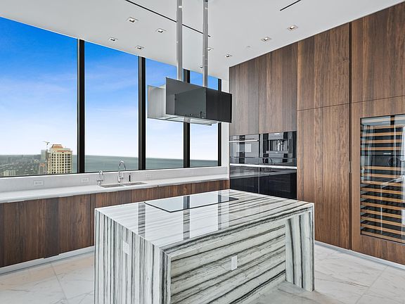 4th image of 17141 Collins Ave Unit 4702