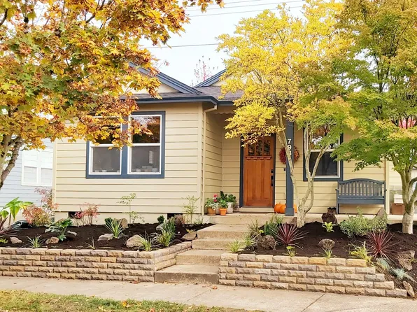 798 NE Pacific Dr, Fairview, OR 97024