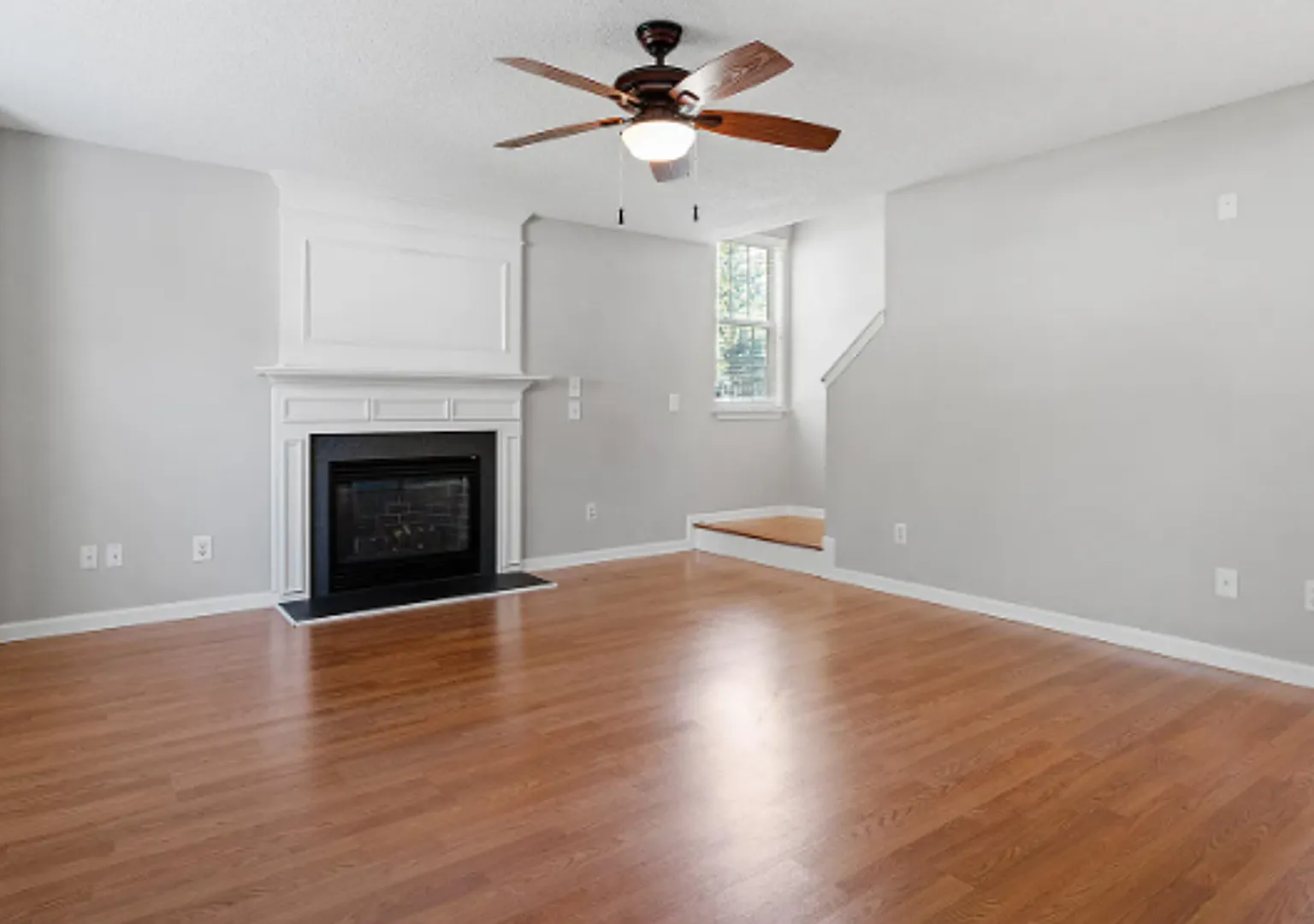 1st Floor Master Bedroom — Photo 3