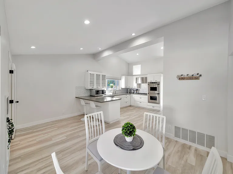 5565 Ostin Ave — Photo 30