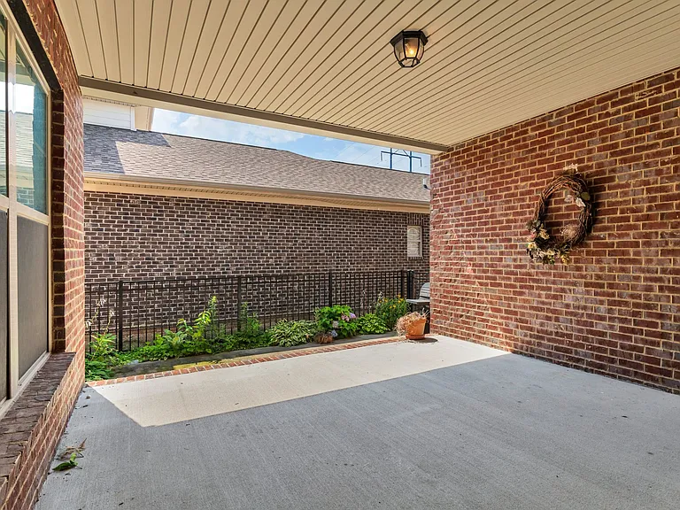 1054 Paddock Park Cir — Photo 19
