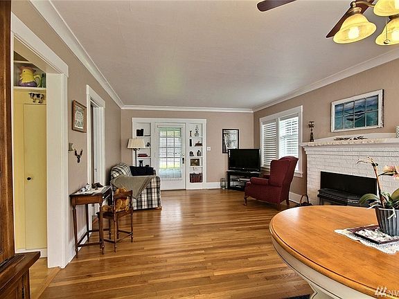 5th image of 1005 Loraine St