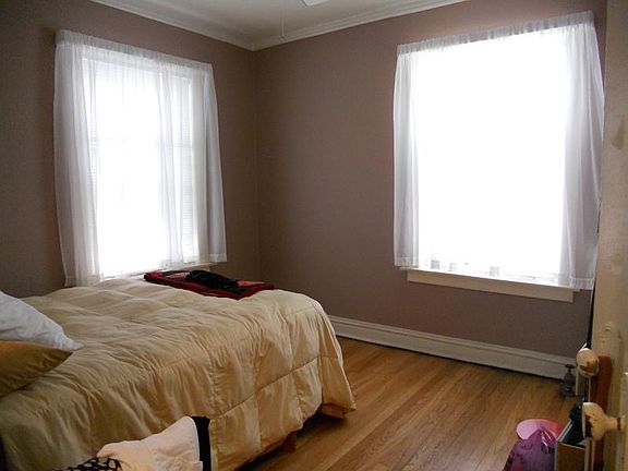 4th image of 652 W Oakdale Ave APT 1S