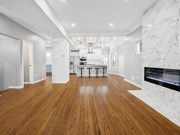 3rd image of 553 N Leamington Ave