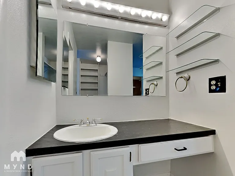 1050 S Monaco Pkwy #91 — Photo 10