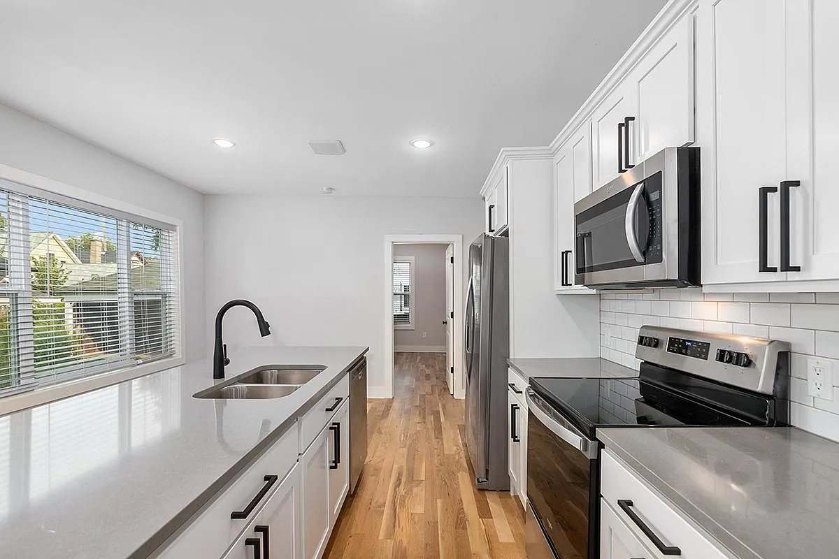 Building Photo - 411 11th St NW #1
