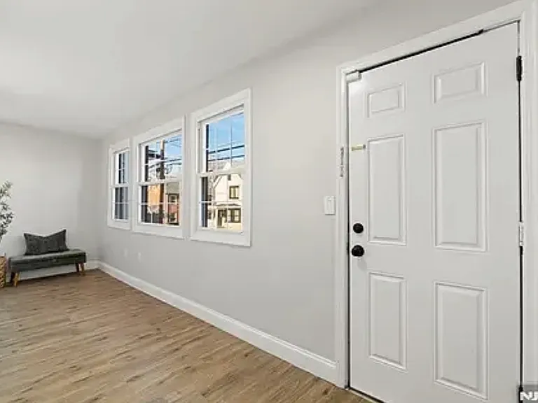 11 Orange Pl — Photo 2
