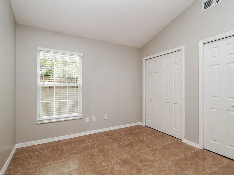 623 Weybridge Ct — Photo 13