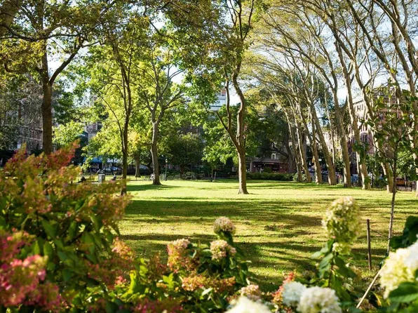 230 Central Park West image 22 of 23