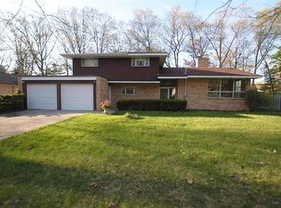 2074 Belmont Dr, Norton Shores, MI