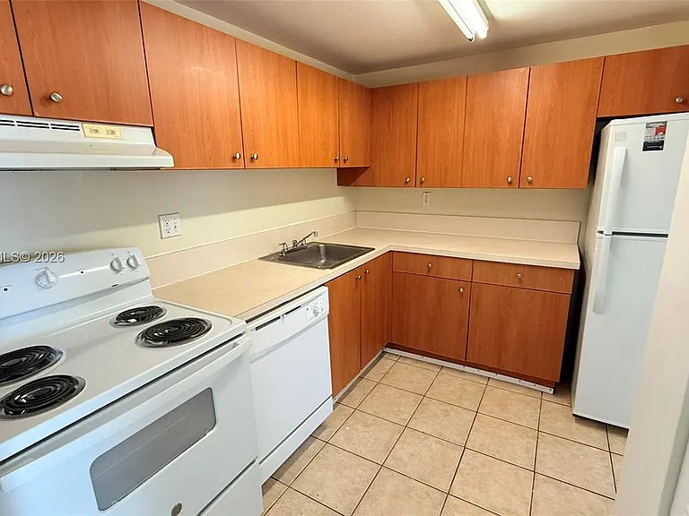 415 Executive Center Dr #203 — Photo 4
