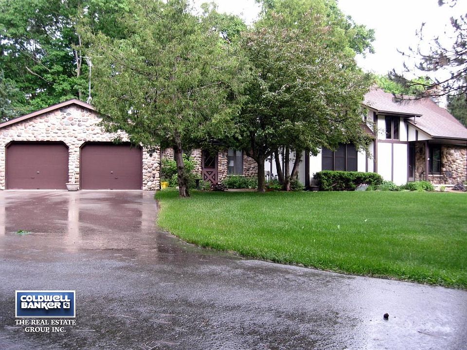 1st image of 194 Beaumier Ln