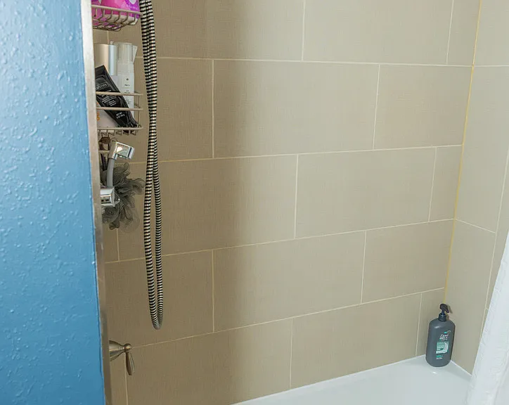 Main floor shower/tub combo