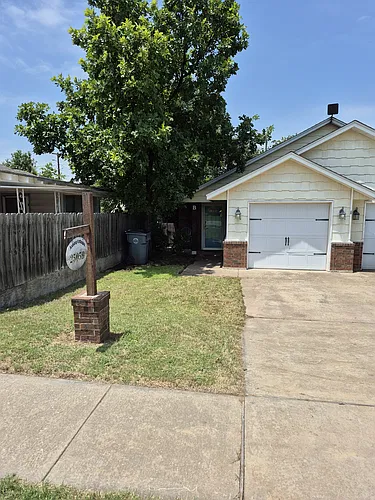 2505 SW C Ave #B Photo 1
