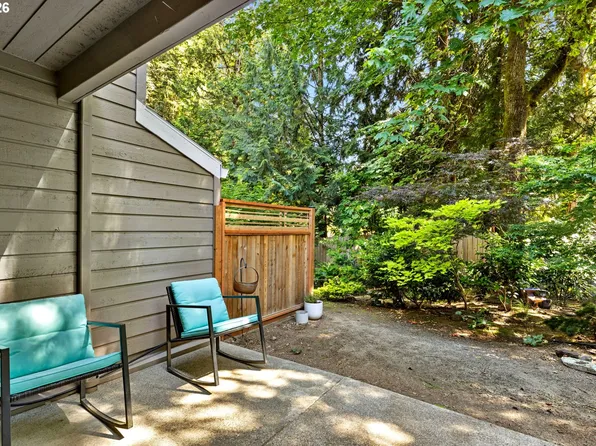 4880 SW Scholls Ferry Rd APT 16, Portland, OR 97225