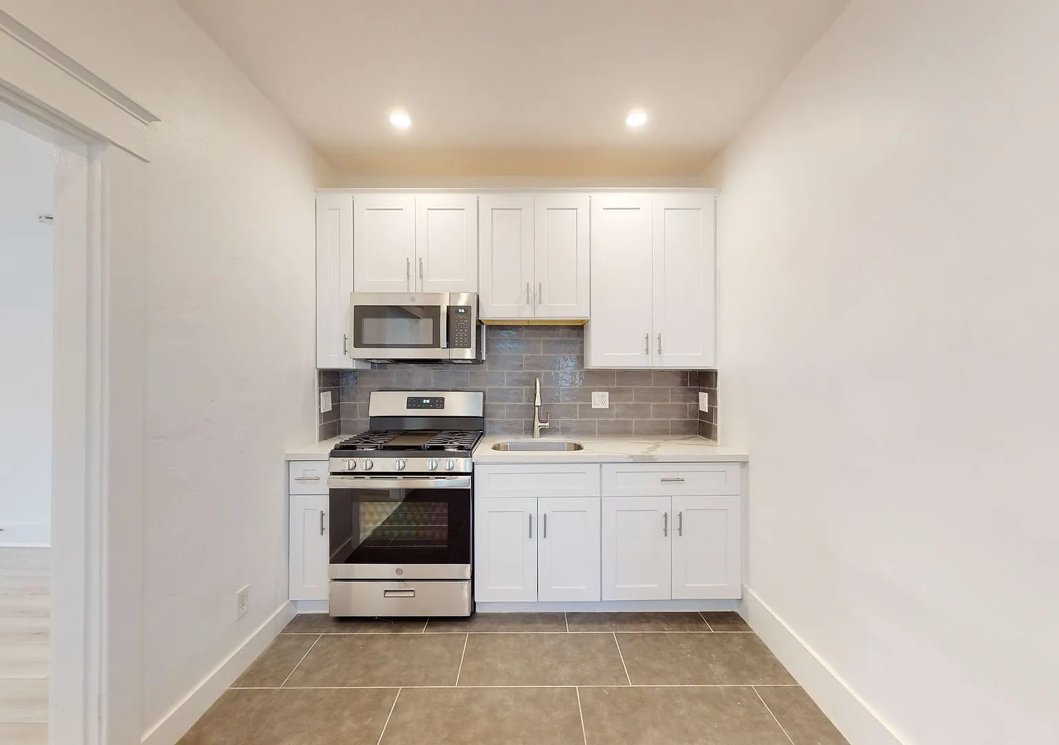 Ask About August Move In Special! Beautifully Remodeled And Upgraded Studio Apartment In Resident... — Photo 1