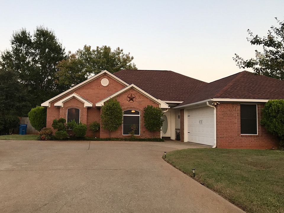 1st image of 605 Pheasant Ln