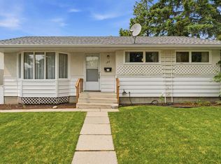 120 SE Glenpatrick Dr SW, Calgary, AB T3E4L6