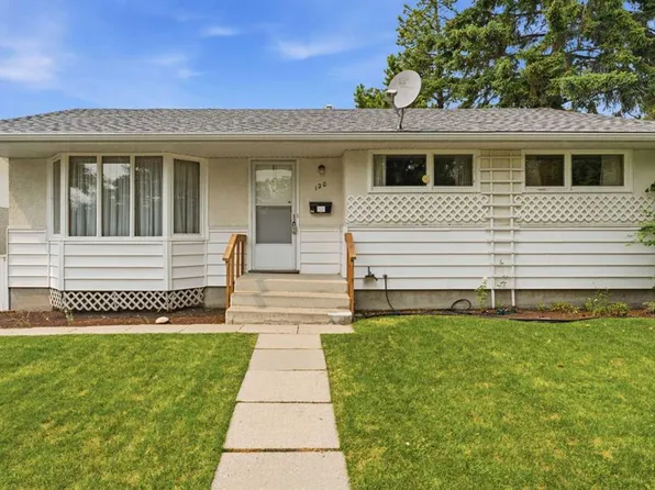 120 SE Glenpatrick Dr SW, Calgary, AB T3E 4L6