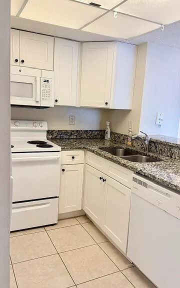 1520 SE Royal Green Cir #206 — Photo 3