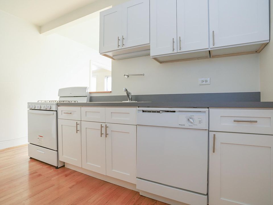 1st image of 2028 W Berwyn Ave #1A